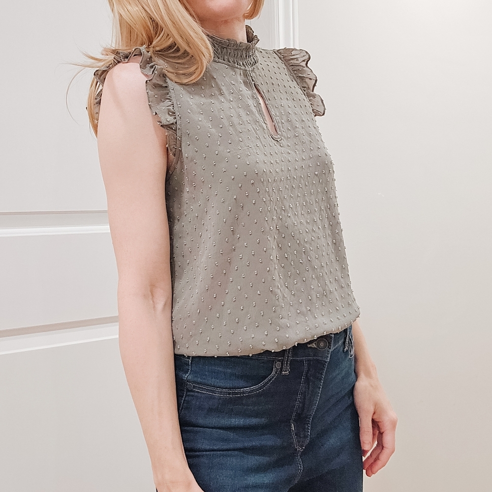 Daniel Rainn DR2 Sleeveless Blouse. SMALL. Excellent Condition.